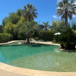 https://domaine-de-respelido.fr-provencehotel.com